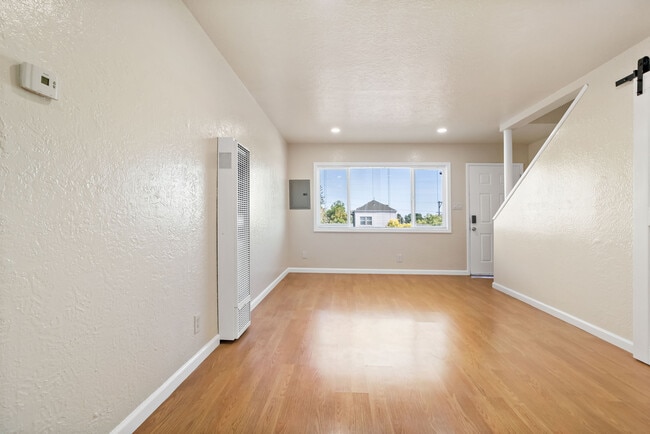 Building Photo - 1127 Bella Vista Ave