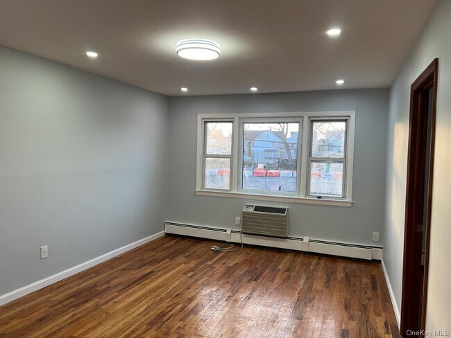 Foto del edificio - 547 Eldert Ln