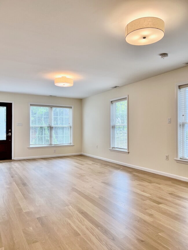 Building Photo - 67 Clarendon Ave