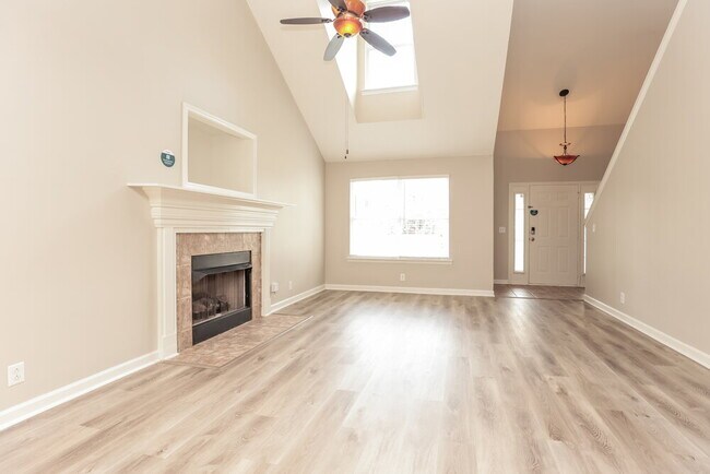 Foto del edificio - 3442 Leslie Ln