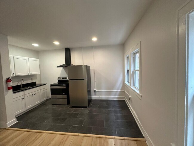 Foto del edificio - 1384 W 83rd St