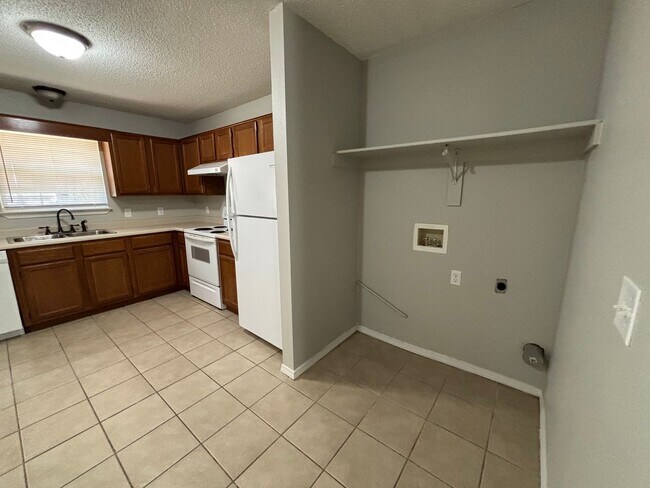 Foto del edificio - 3409 SW Victoria Pl