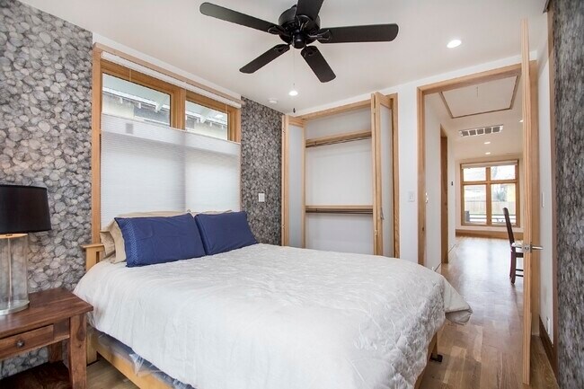 Foto del edificio - 811 E 23rd St