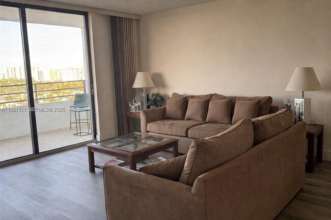 Foto del edificio - 2500 Parkview Dr