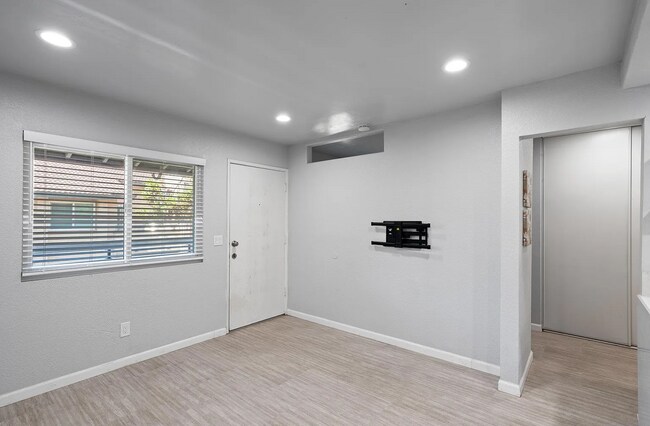 Foto del edificio - 875 W San Ysidro Blvd