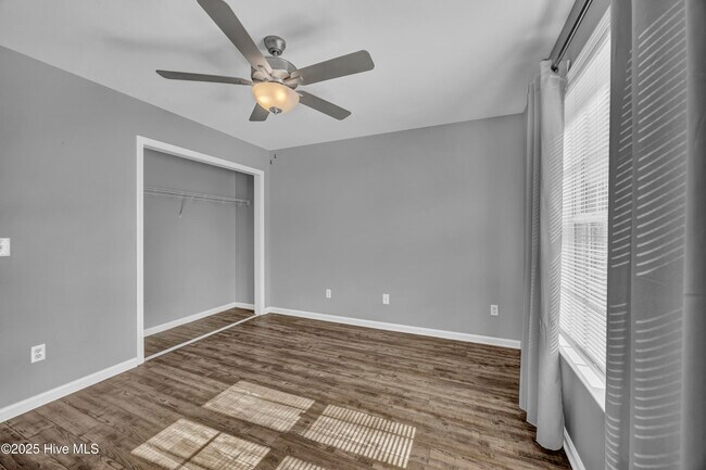 Foto del edificio - 4609 McClelland Dr