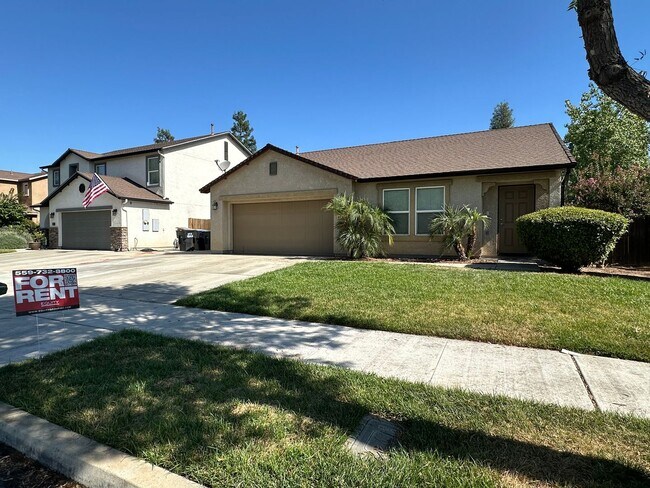 Building Photo - SW Visalia Home coming soon!!