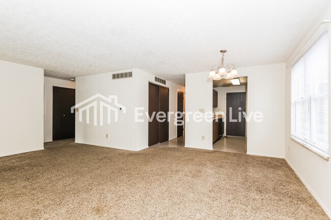 Foto del edificio - 8615 Baton Rouge Dr