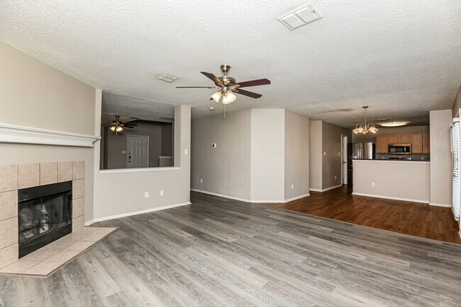 Foto del edificio - 3340 Chapel Ridge Way