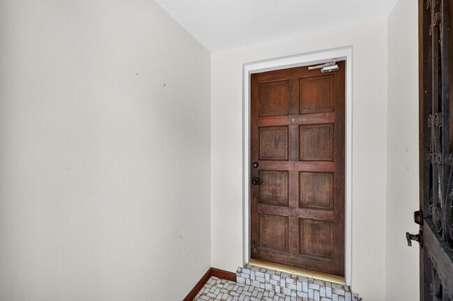 Foto del edificio - 2060 Tropic Isle