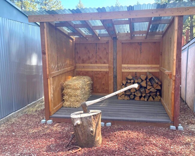 Building Photo - 3 Bedroom with a Bonus Room on 1-Acre | W/...
