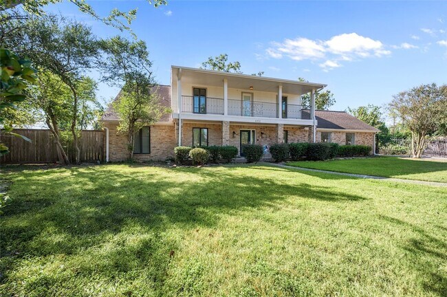 Foto del edificio - 4702 Bayou Vista Dr