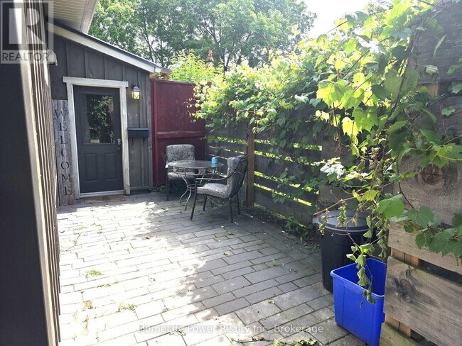 Photo du bâtiment - BSMT - 77 FARNHAM ROAD