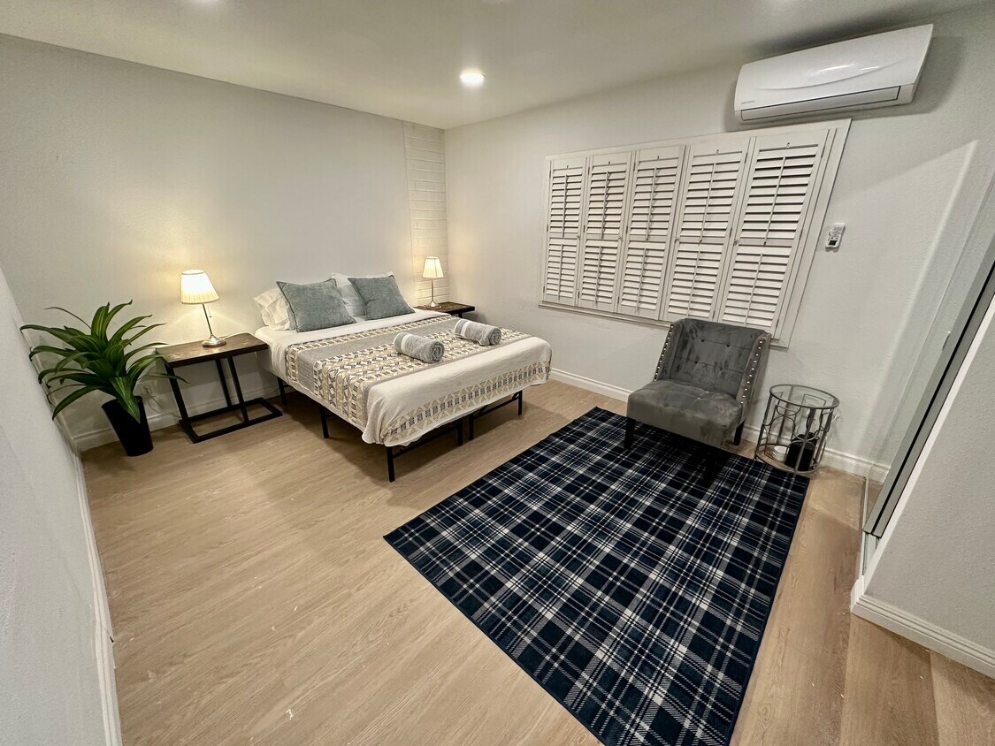 Foto principal - 3030 Plaza St