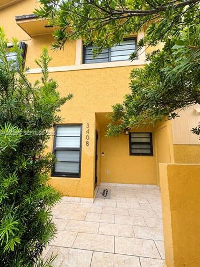 Building Photo - 3408 SW 112th Ave