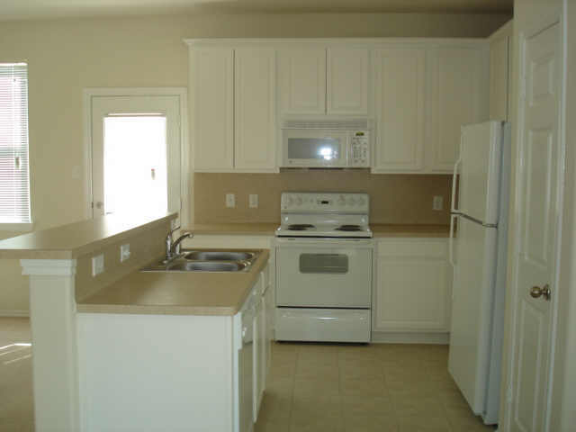 Building Photo - 17115 Oakwood Chase Dr