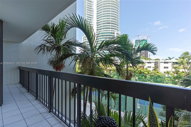 Building Photo - 2333 Brickell Ave