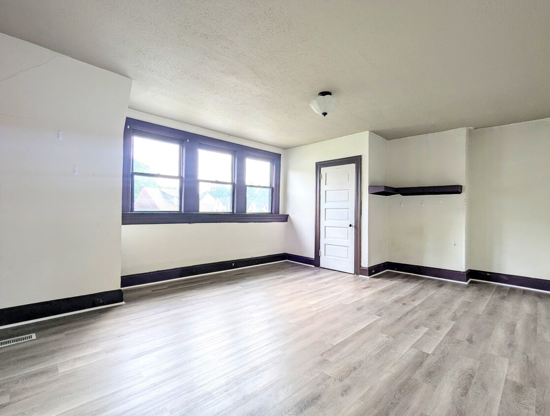 Foto principal - 229 N Graham St