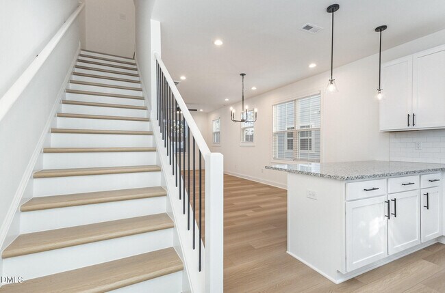 Foto del edificio - Room in Townhome on Gossamer Ln