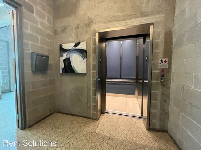 Foto del edificio - 1 br, 2 bath House - 1212 E Whiting St Uni...