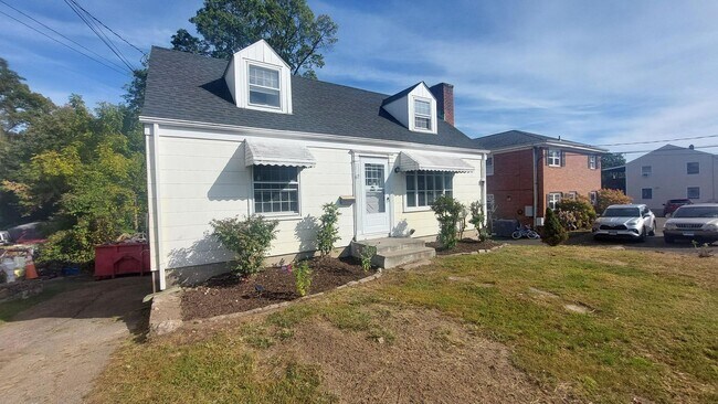 Foto del edificio - Cape Style Single Family 2 Bedroom/ 1 Bath...