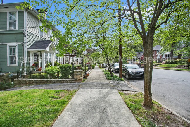 Building Photo - 908 Saint Charles Ave NE