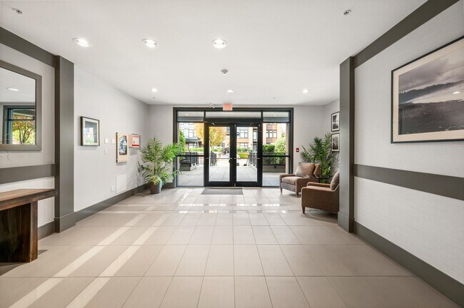 Photo du bâtiment - Top-Floor 1 Bedroom Condo in the Heart of Langley City