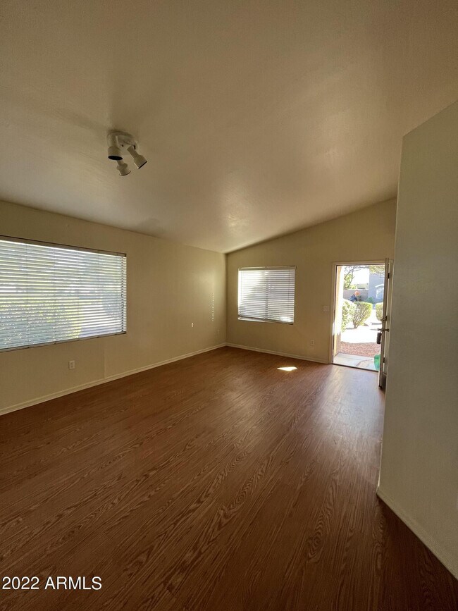 Foto del edificio - 444 W Princeton Ave