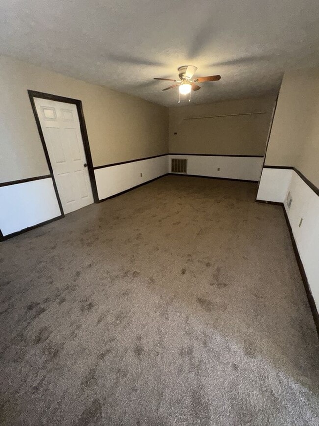 Building Photo - r2207