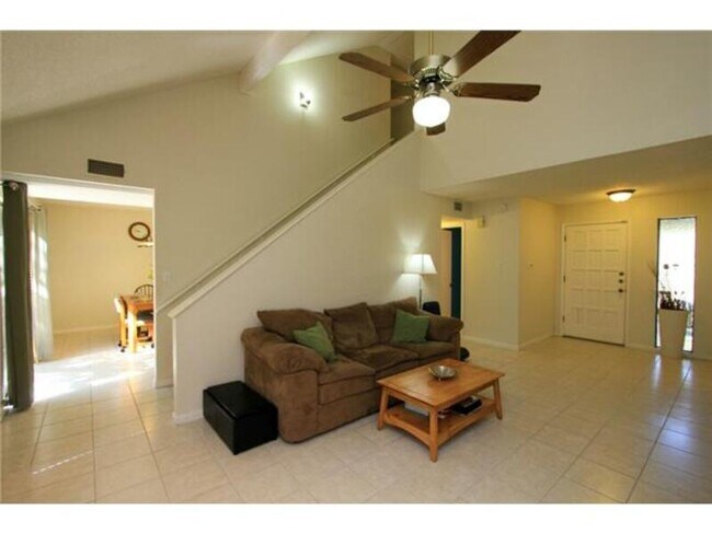 Foto del edificio - 8113 Baywood Dr