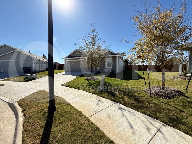 Foto del edificio - 1637 Parlier St