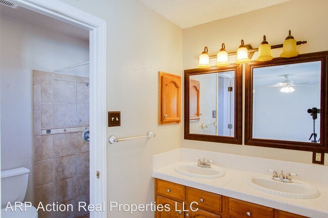 Building Photo - 625 Agua Caliente Dr