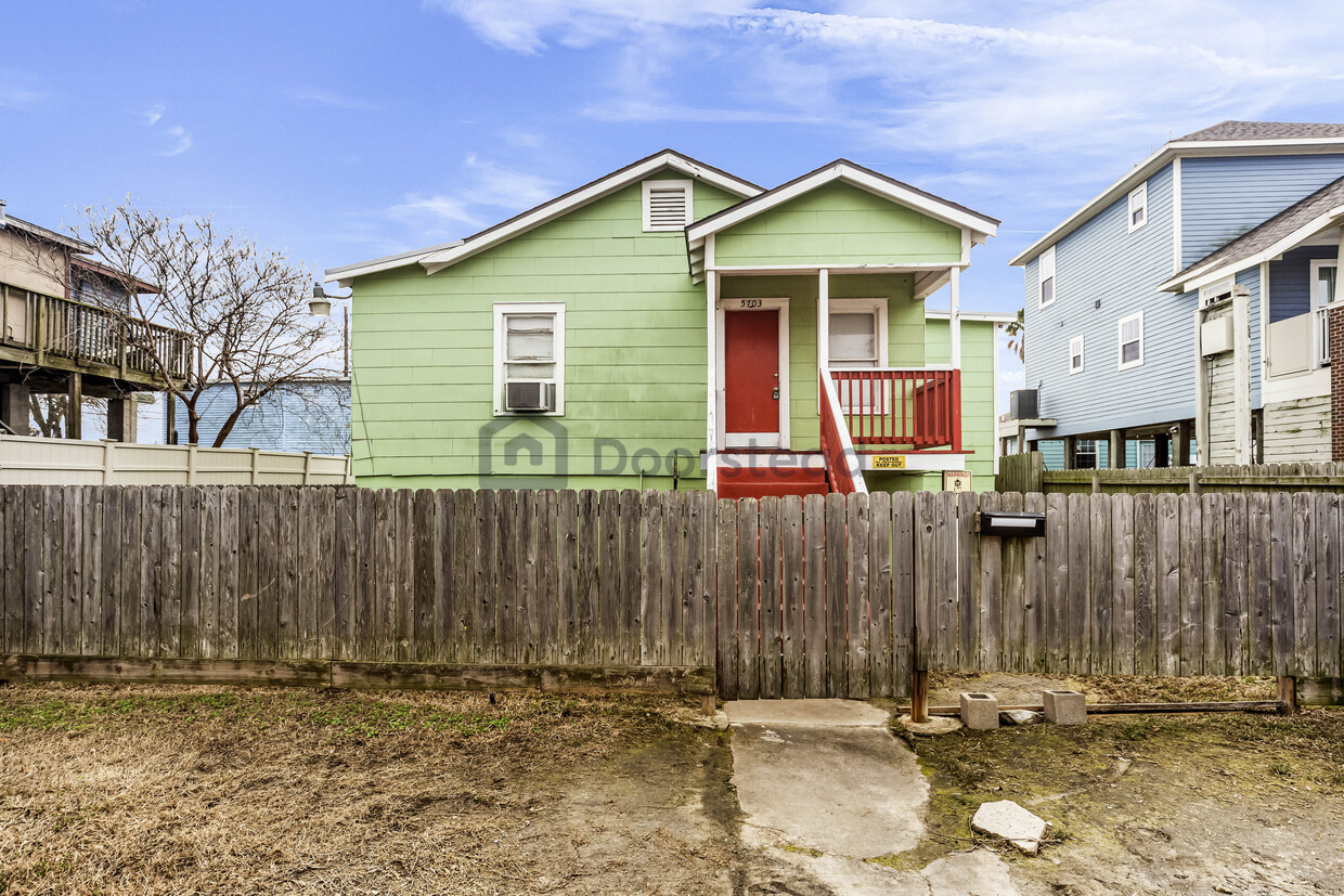 Foto principal - 5703 Avenue Q