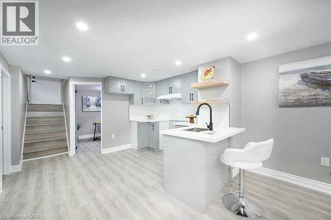 Building Photo - 919 Brucedale Ave E