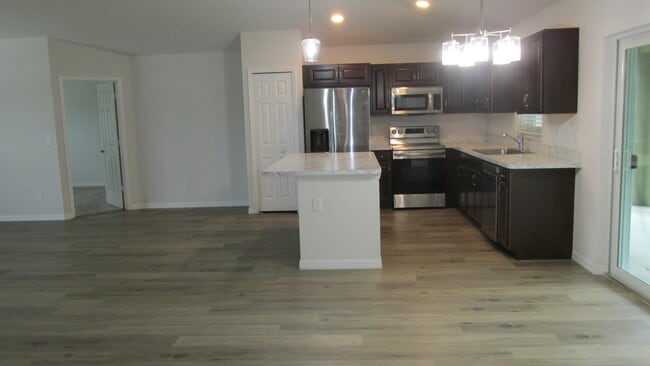 Building Photo - 1726 SE Minorca Ave