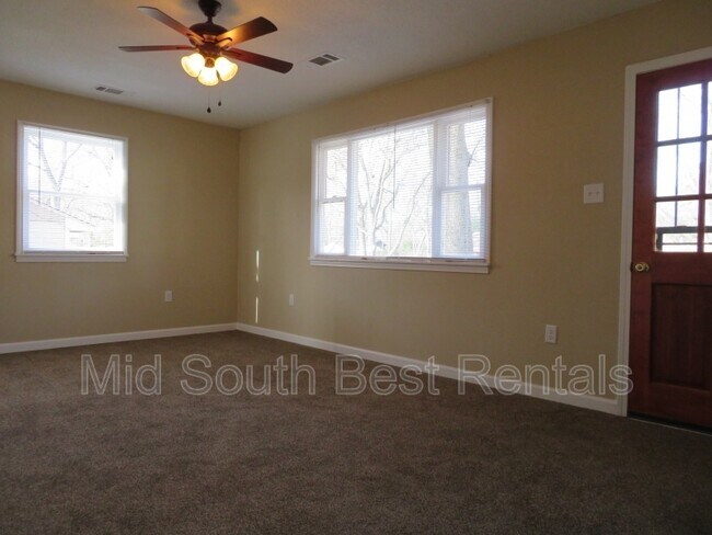 Building Photo - 987 Floyd Ave