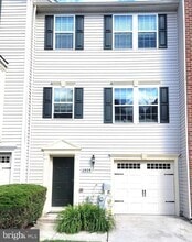 Building Photo - 4909 Yarmouth Ct