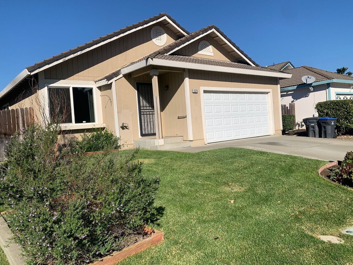 Foto principal - Beautifully Maintained Fairfield Home is A...