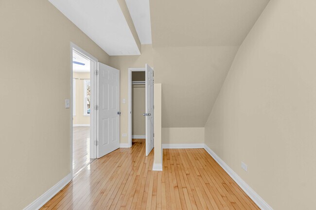 Foto del edificio - 3056 N Drake Ave