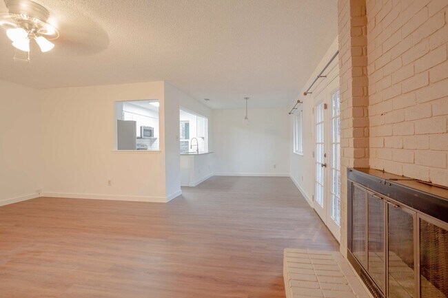 Foto del edificio - 2800 Bushnell Dr