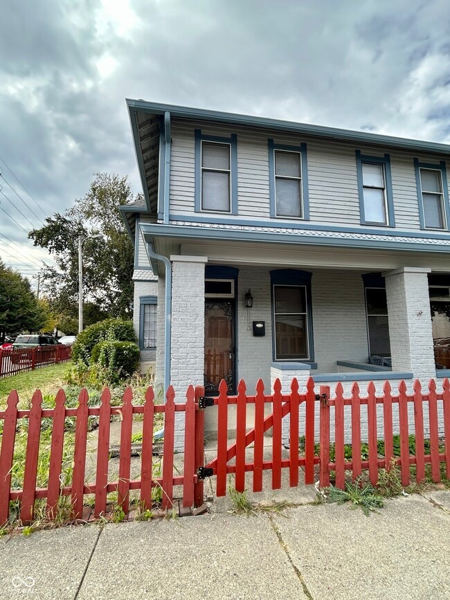 Building Photo - 639 Stevens St