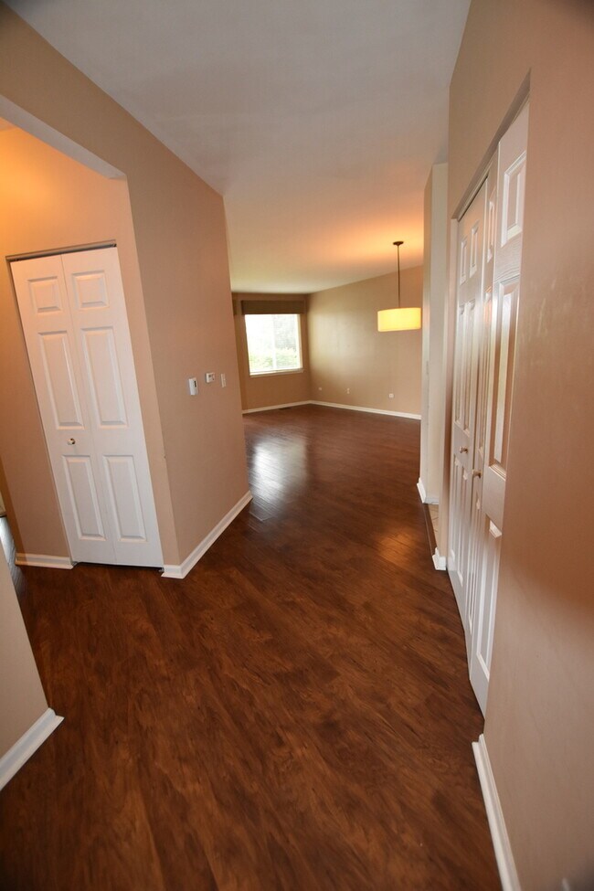 Building Photo - 2923 Kentshire Cir