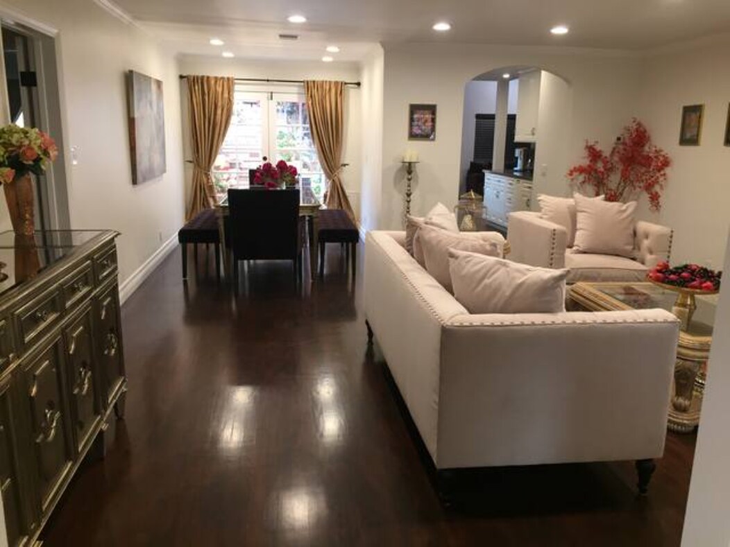 Primary Photo - 21441 Providencia St