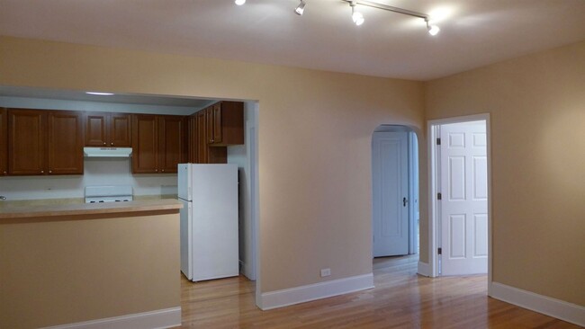 Foto del edificio - 7226 Roosevelt Rd