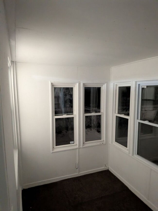 Building Photo - Nice 2 bedroom unit