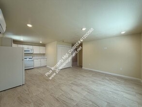 Building Photo - 1215 Mira Flores Dr