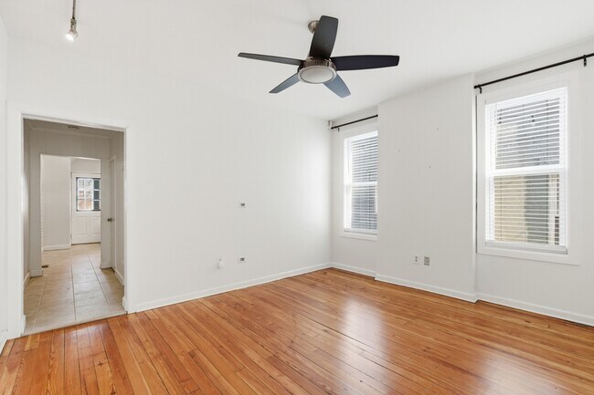 Building Photo - 2812 Clifton Ave