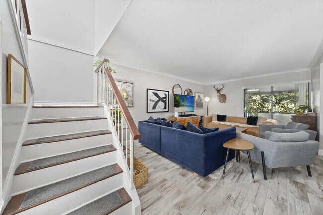 Escalera - 7200 NW 2nd Ave