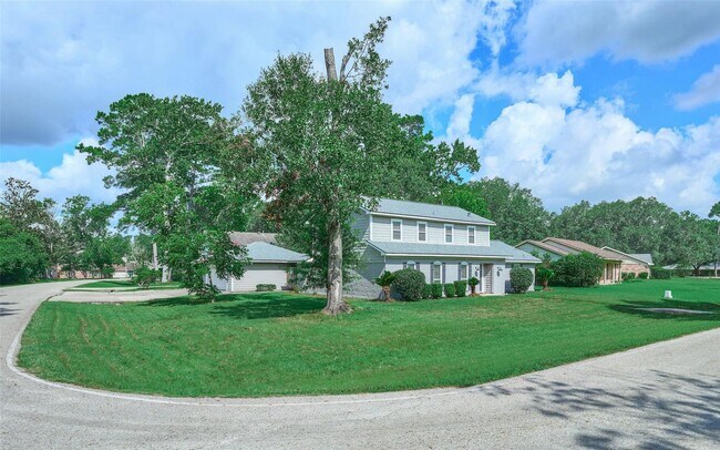 Building Photo - Beautiful two-story home on an oversized c...