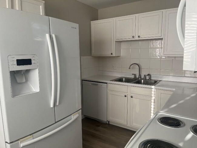 Photo - 210 S Brentwood St Apartment